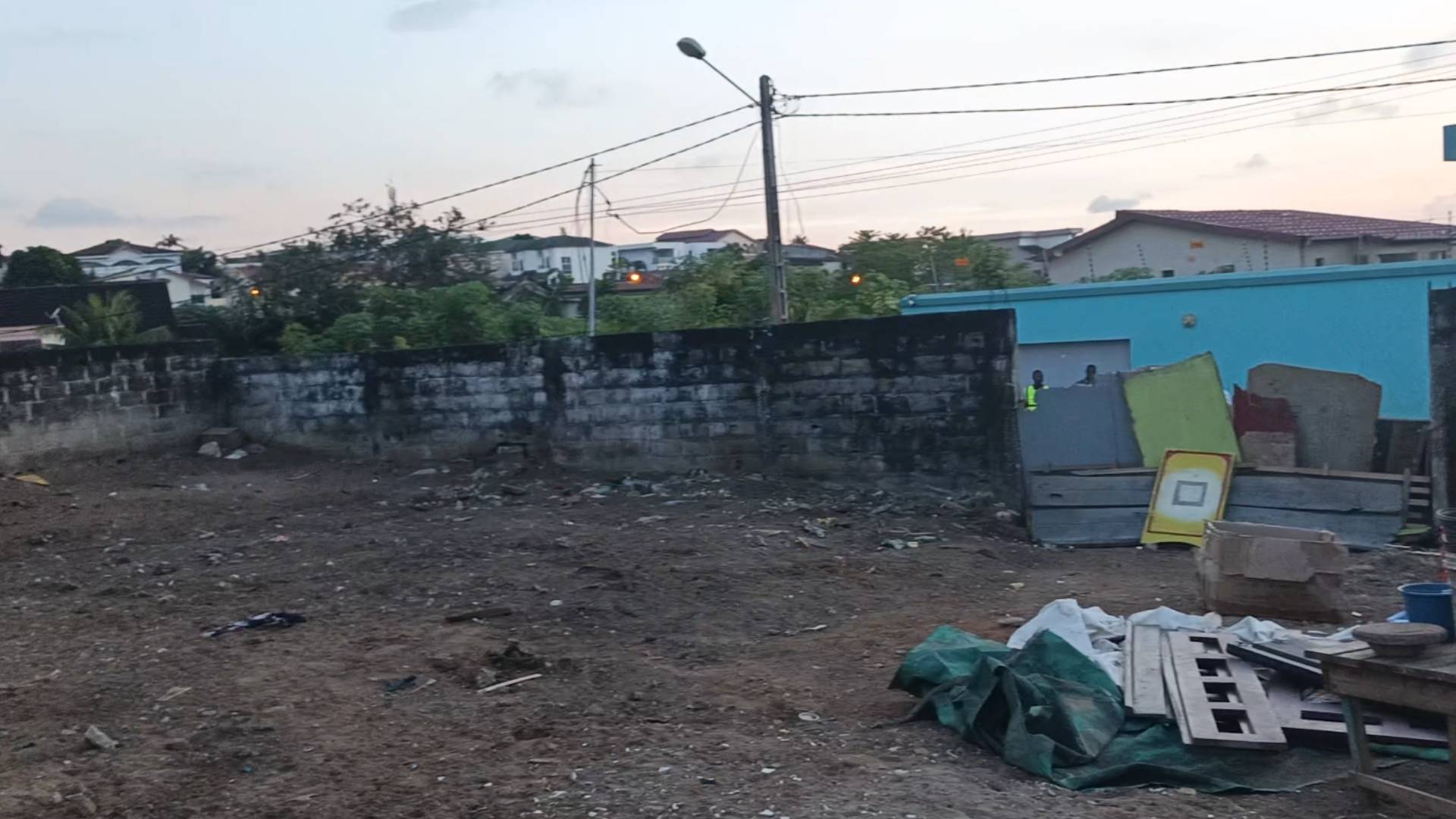 Un magnifique terrain de 1 335 m² à la Riviera résidentielle